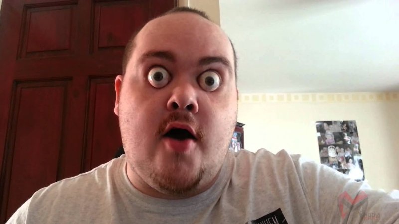 Человек с выпущеными глазами