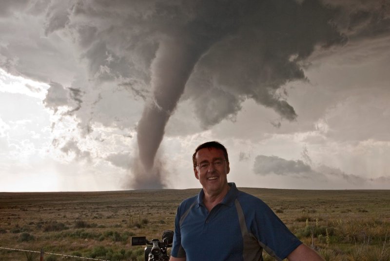 Человек в смерче