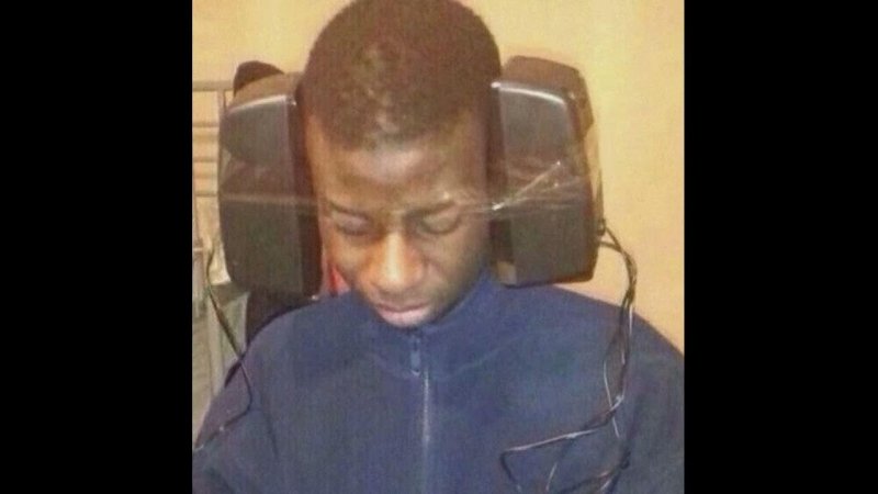 Наушники на голове