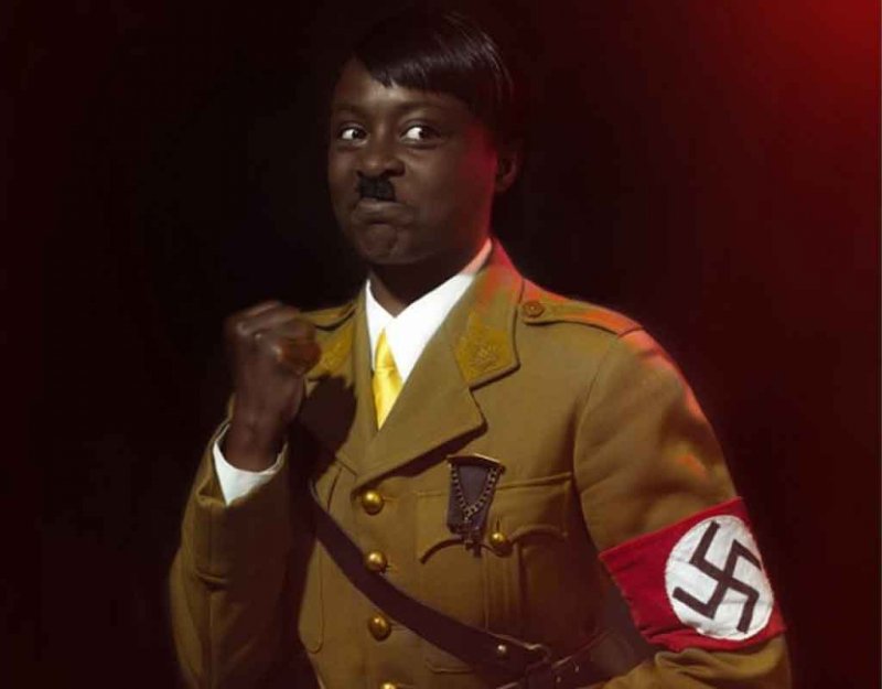 Сэмюэль Джексон в нацистской форме