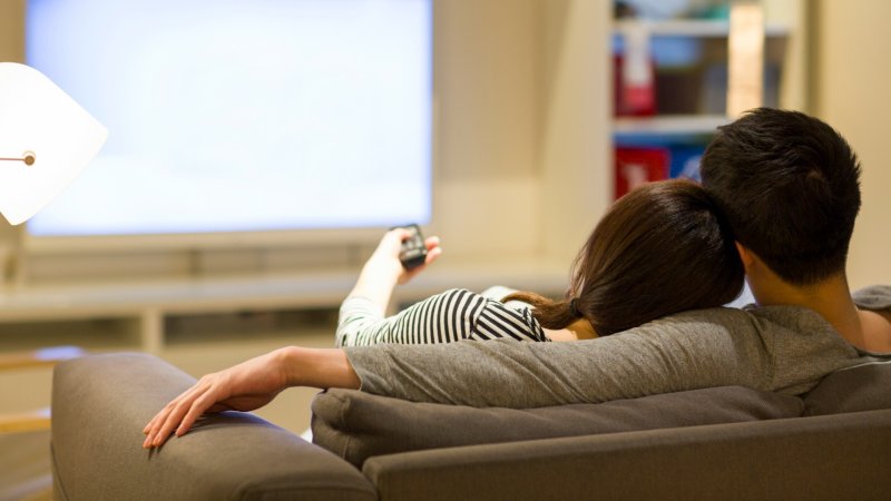 Пара у телевизора