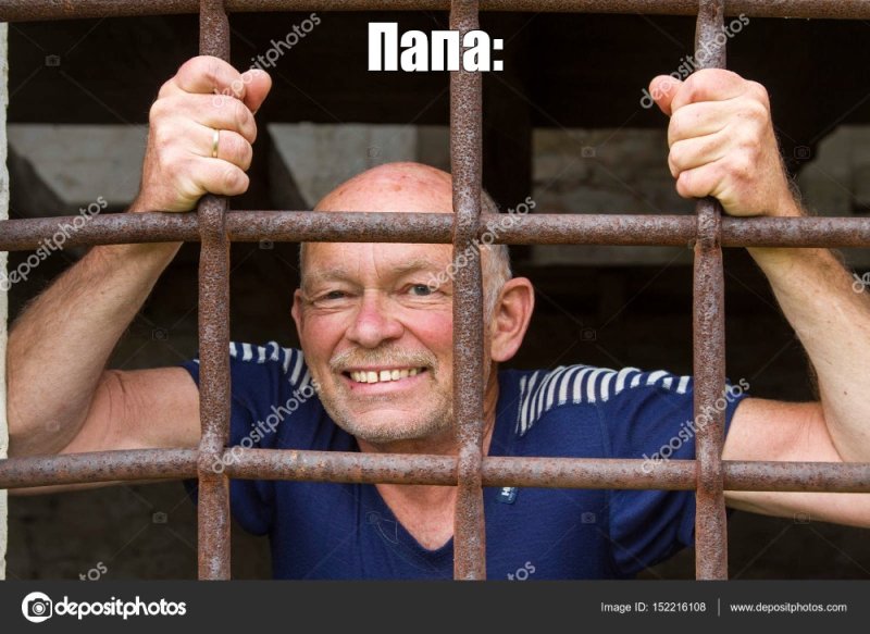 Человек за решеткой в тюрьме