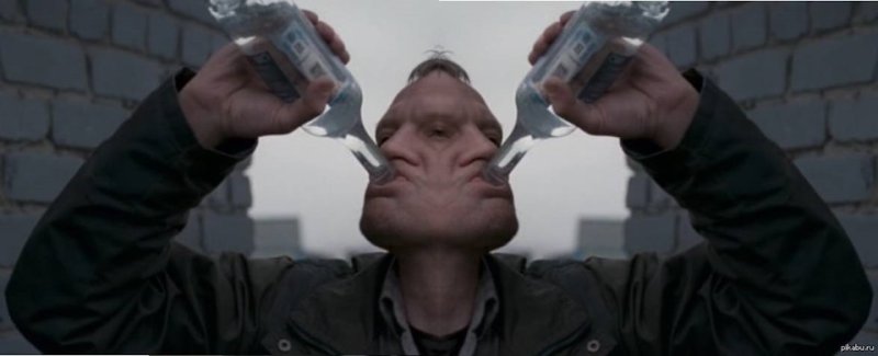 Алексей Серебряков пьет водку