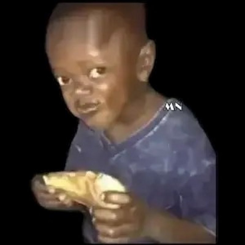 Маленький нигер улыбается