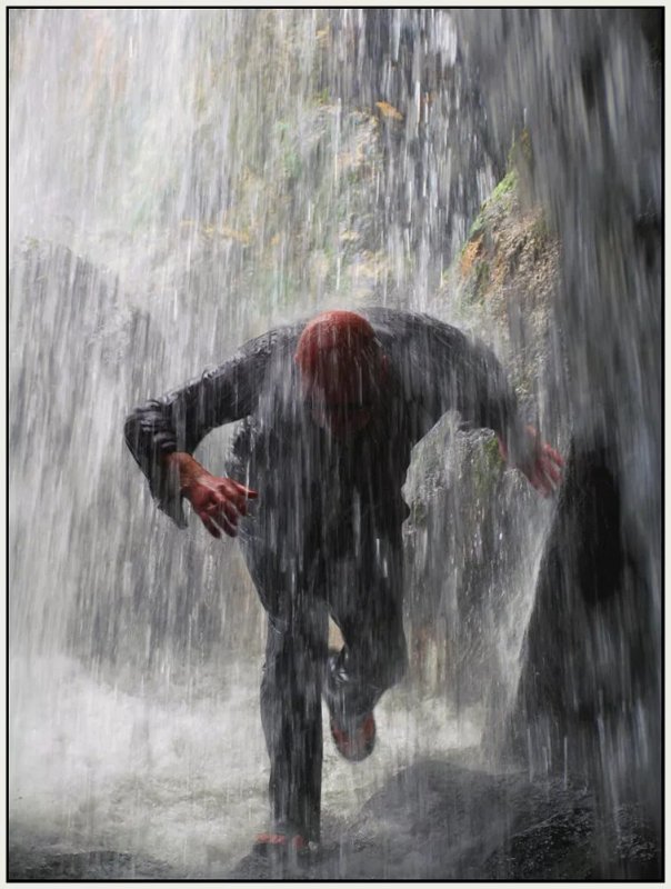 Человек под дождем