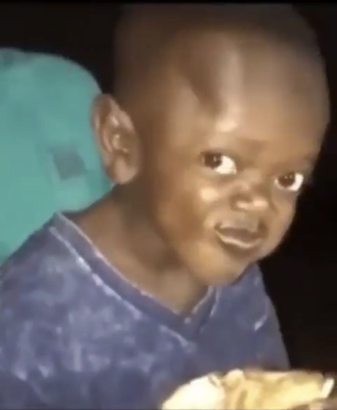 Мальчик негр