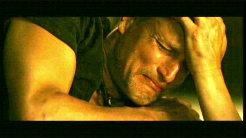 Вуди Харрельсон плачет в деньги