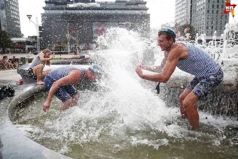 Вода в фонтане