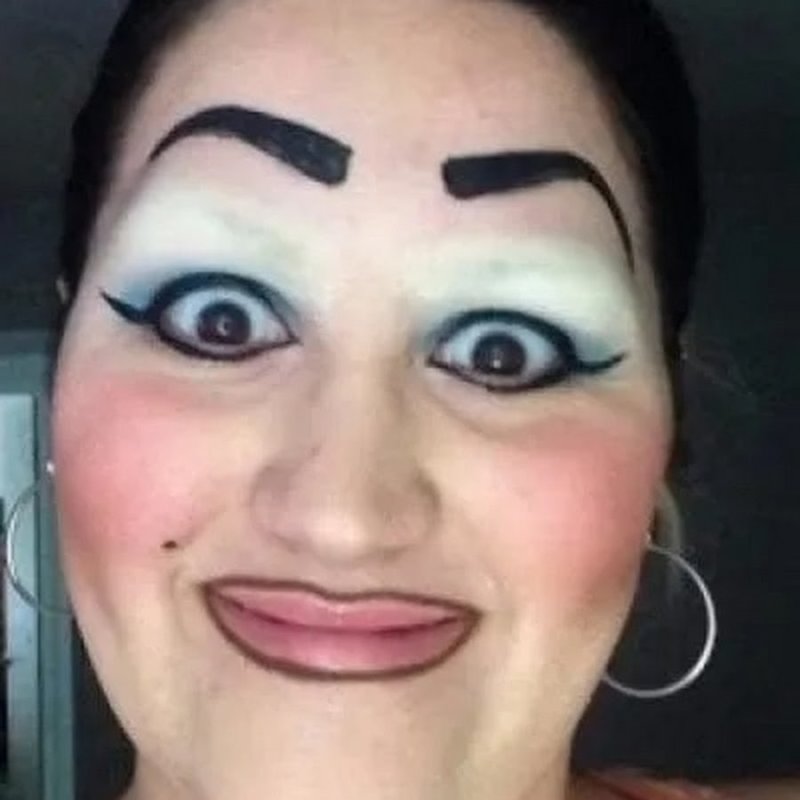 Накрашенные брови