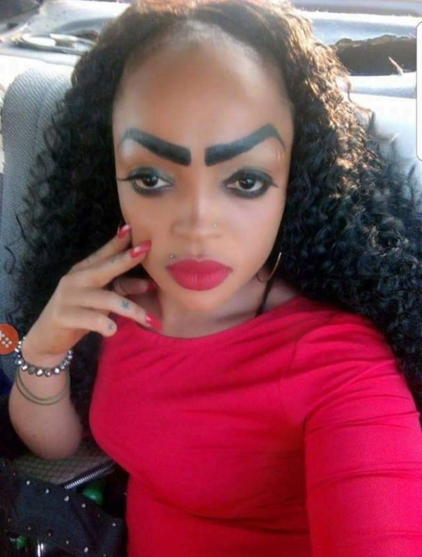 Огромные брови