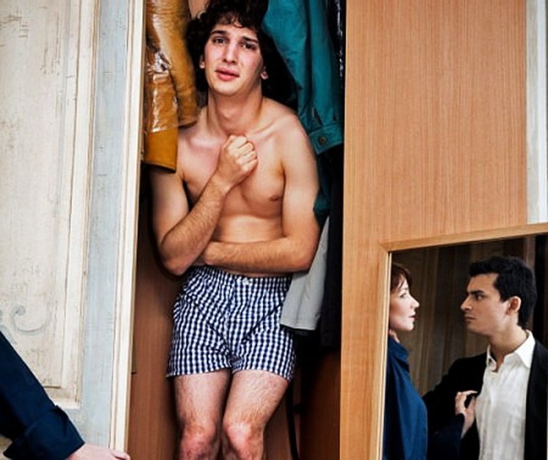 Мужчина в шкафу