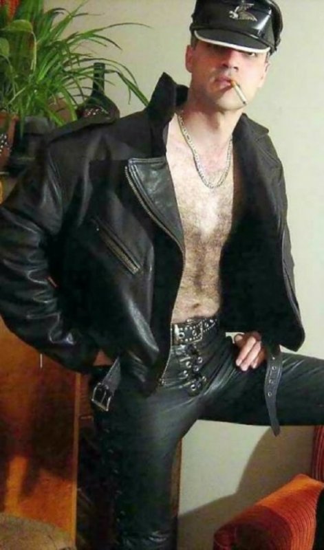 Гопник в Кожанке