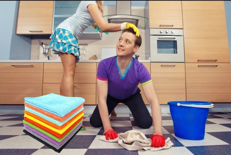 Мужчина убирается