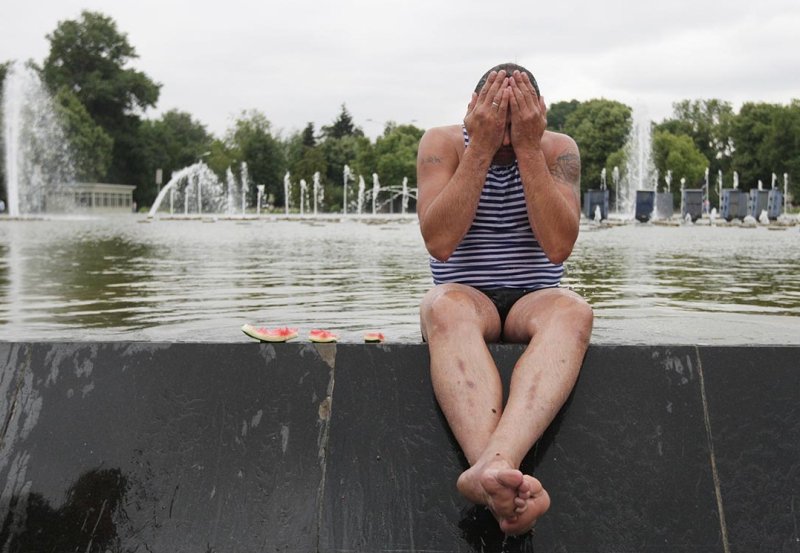 Десантники в фонтане