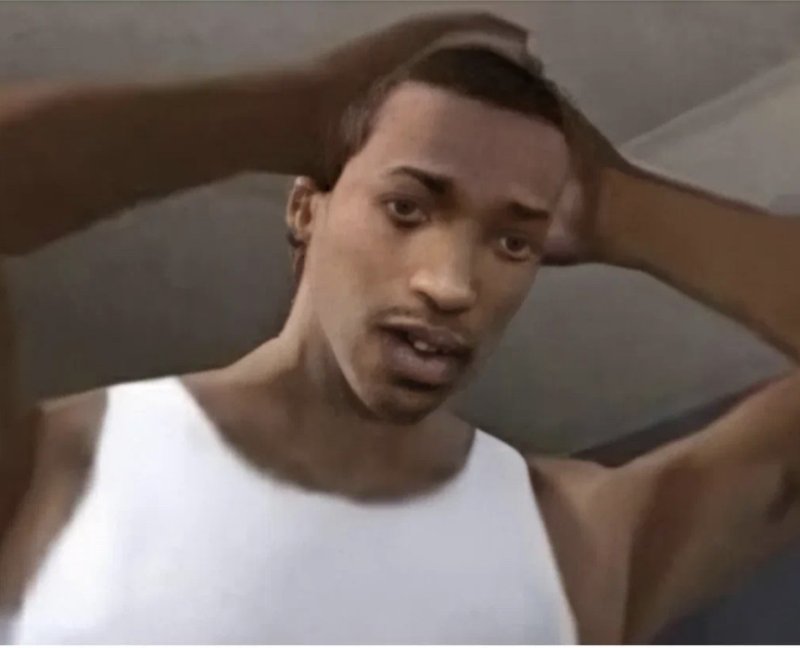 Сджией держится за голову