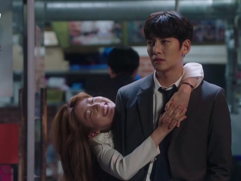 Подозрительный партнер дорама поцелуй