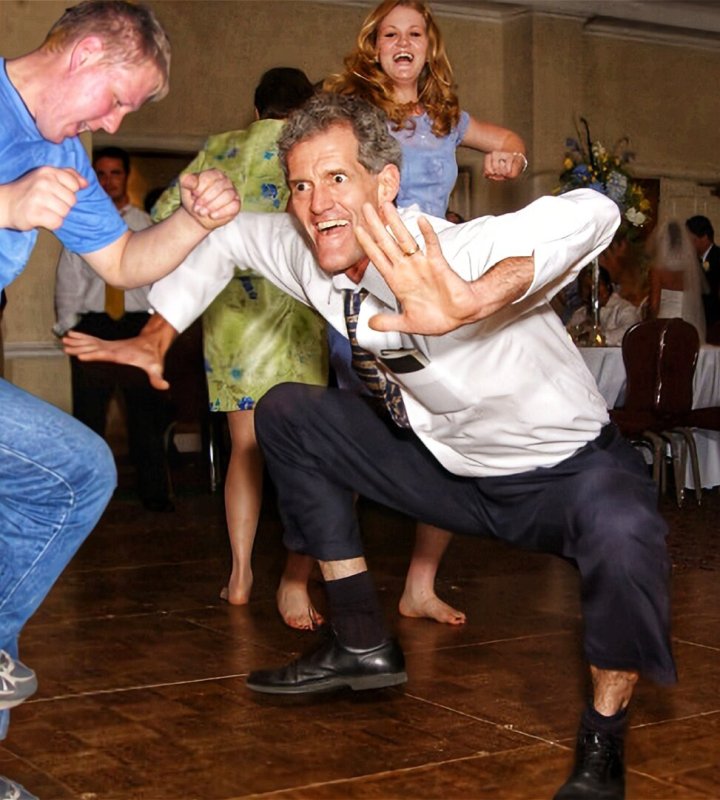 Смешные люди танцуют