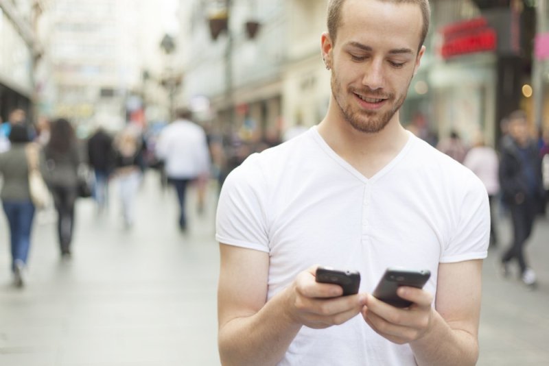 Человек с телефоном