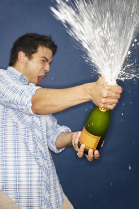 Открывание шампанского