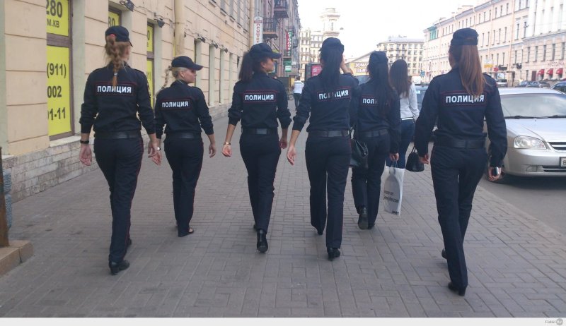 Девушка полицейский