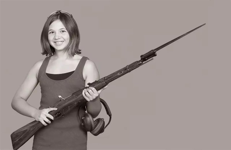 Девушка с винтовкой