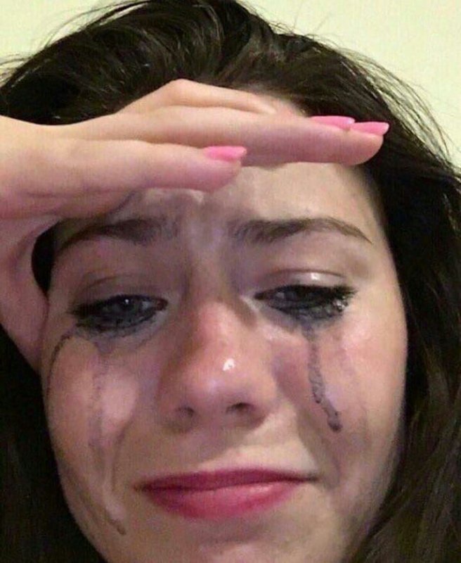 Плачущая девушка