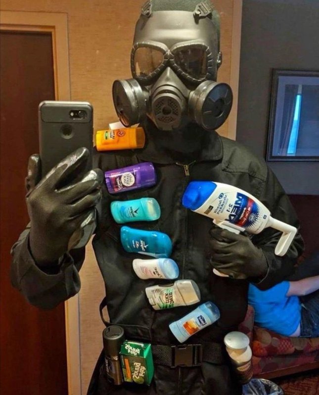 Человек в противогазе