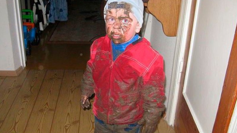 Мужик с грязным лицом