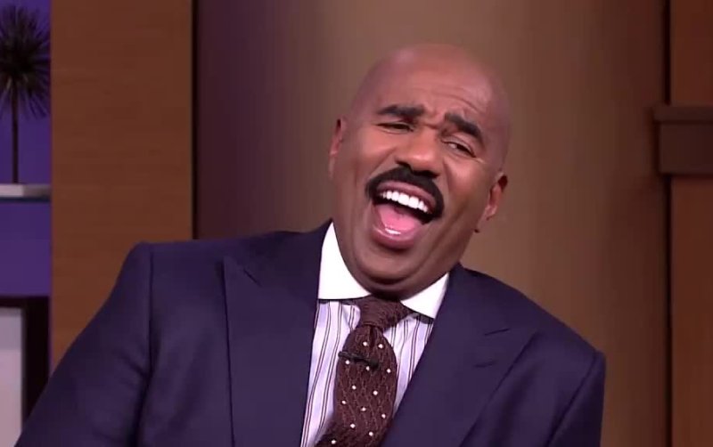 Негр с микрофоном Мем