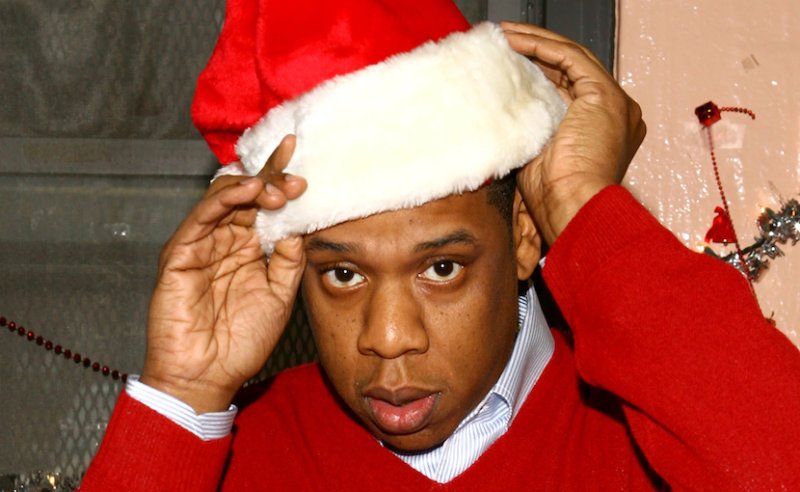 Негр в новогодней шапке