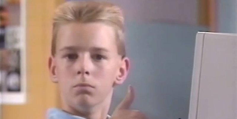 Мем палец вверх пацан