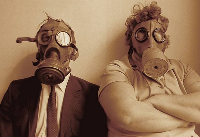 Человек в противогазе