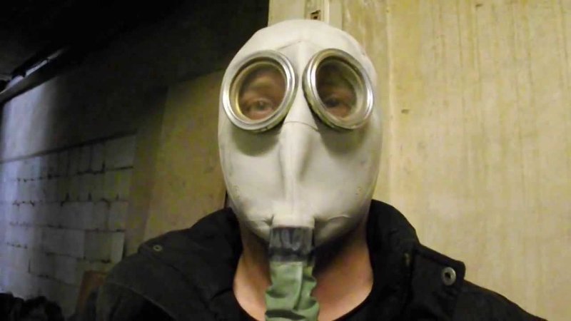 Школьники в противогазах