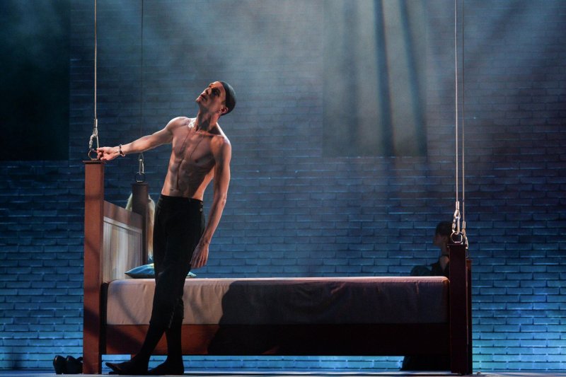 Максим Матвеев спектакль Кинастон