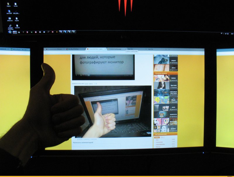Фотографирует монитор на телефон