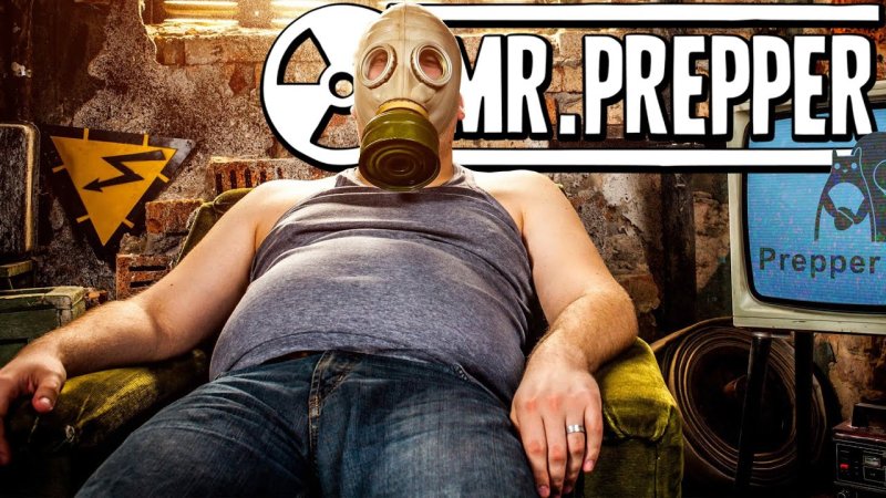 Жирный чел в противогазе