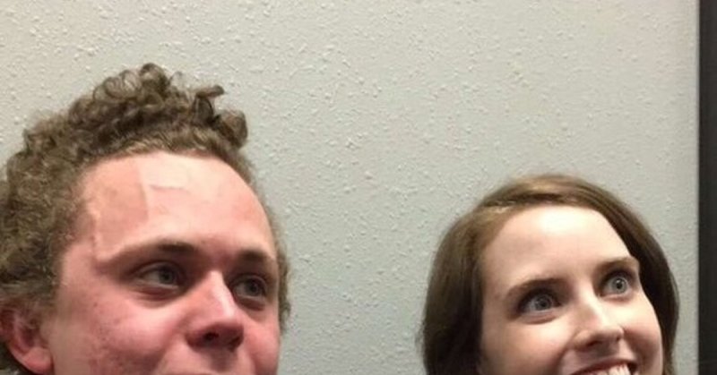 Навязчивая девушка Мем