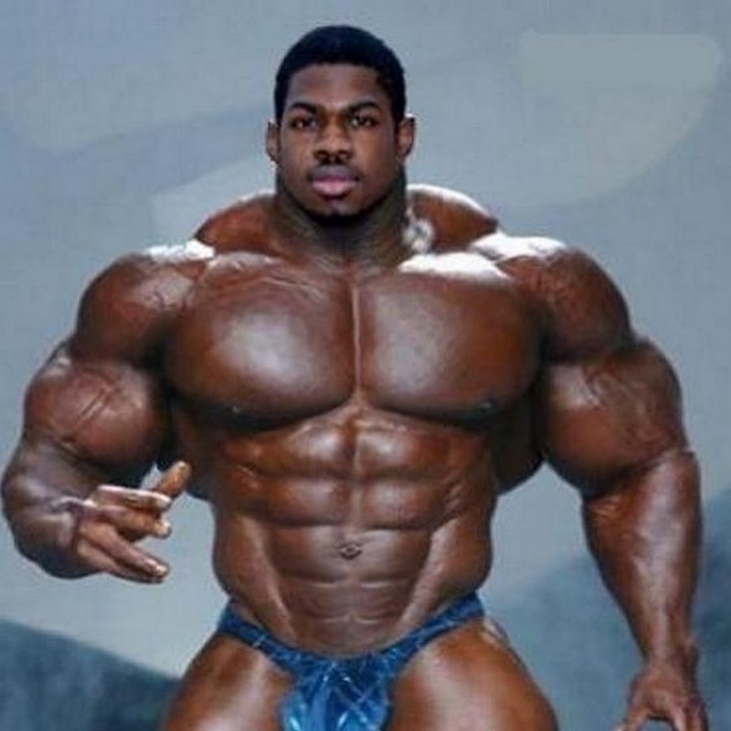 Мужик негр с сиськами накаченными