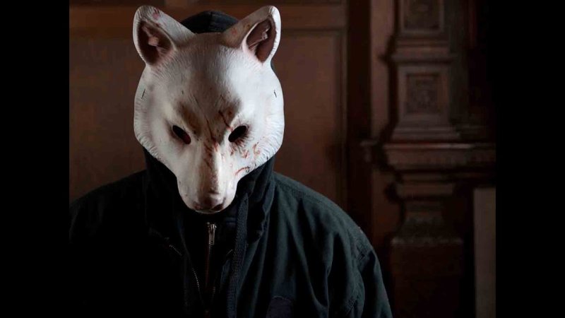 Человек в маске волка