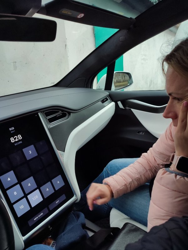 Белый человек Мем в машине