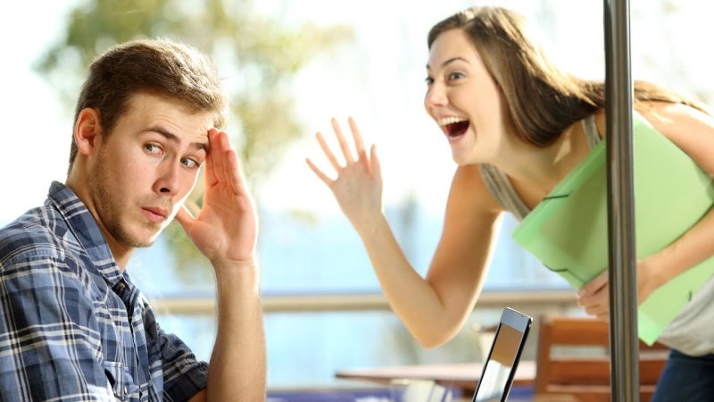 Навязчивая девушка