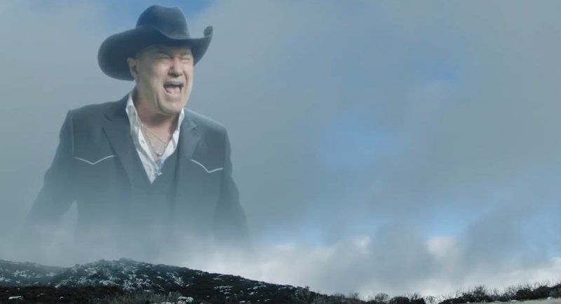 Мужик в небе орет