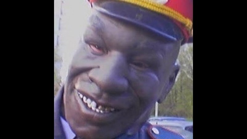 Негр полицейский