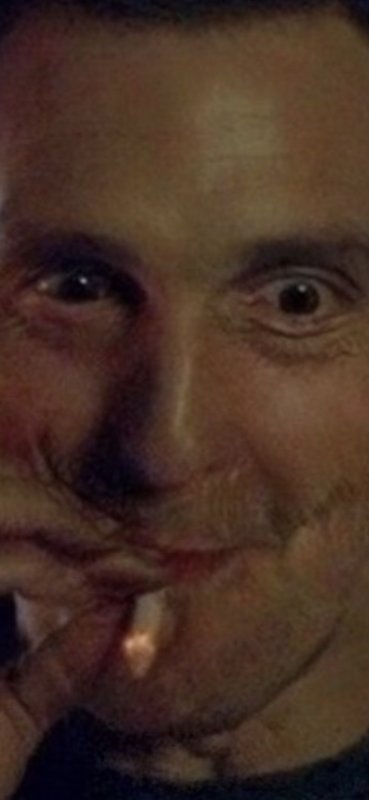 Макконахи нервно курит