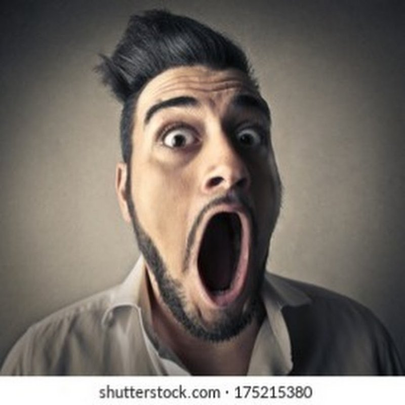Мужчина с открытом ртом