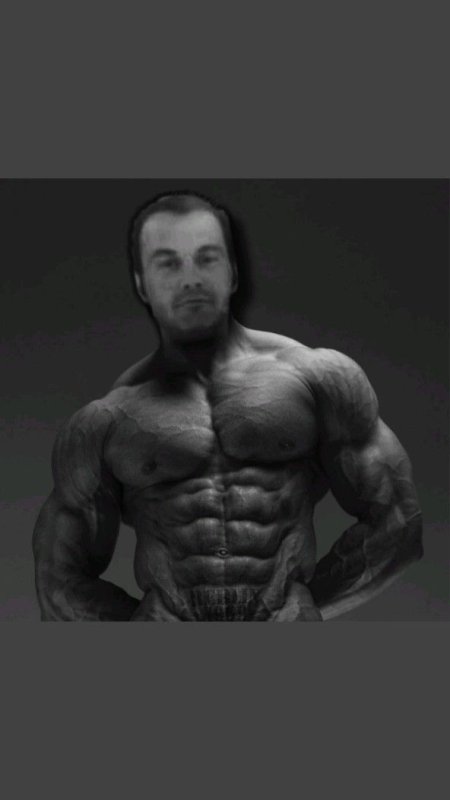 Мускулистый мужчина серый