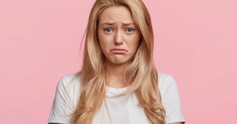 Недовольная девушка картинка