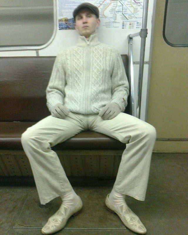 Смешной парень в костюме