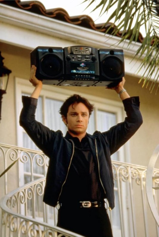 Джон Кьюсак с бумбоксом