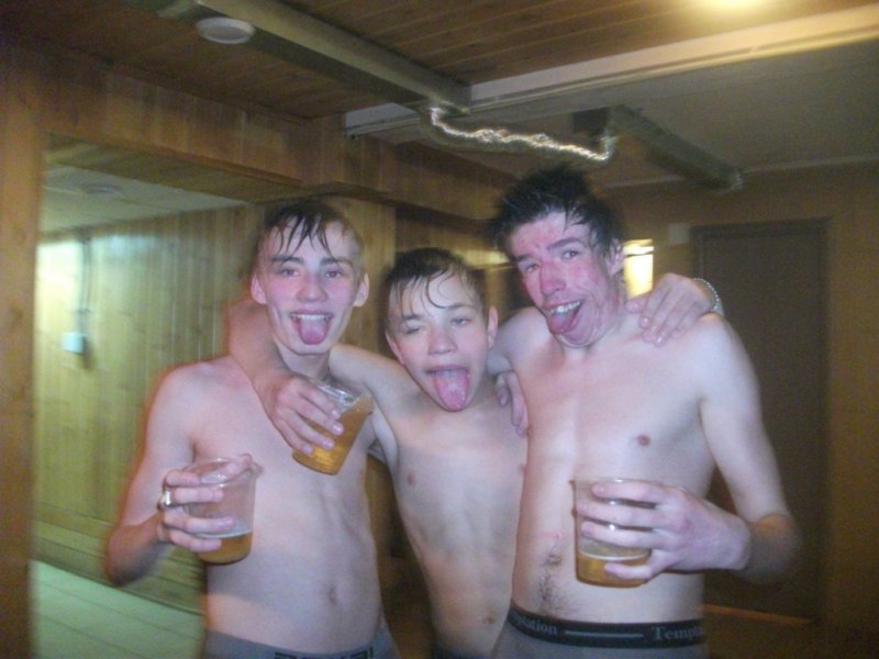 Пацаны в сауне